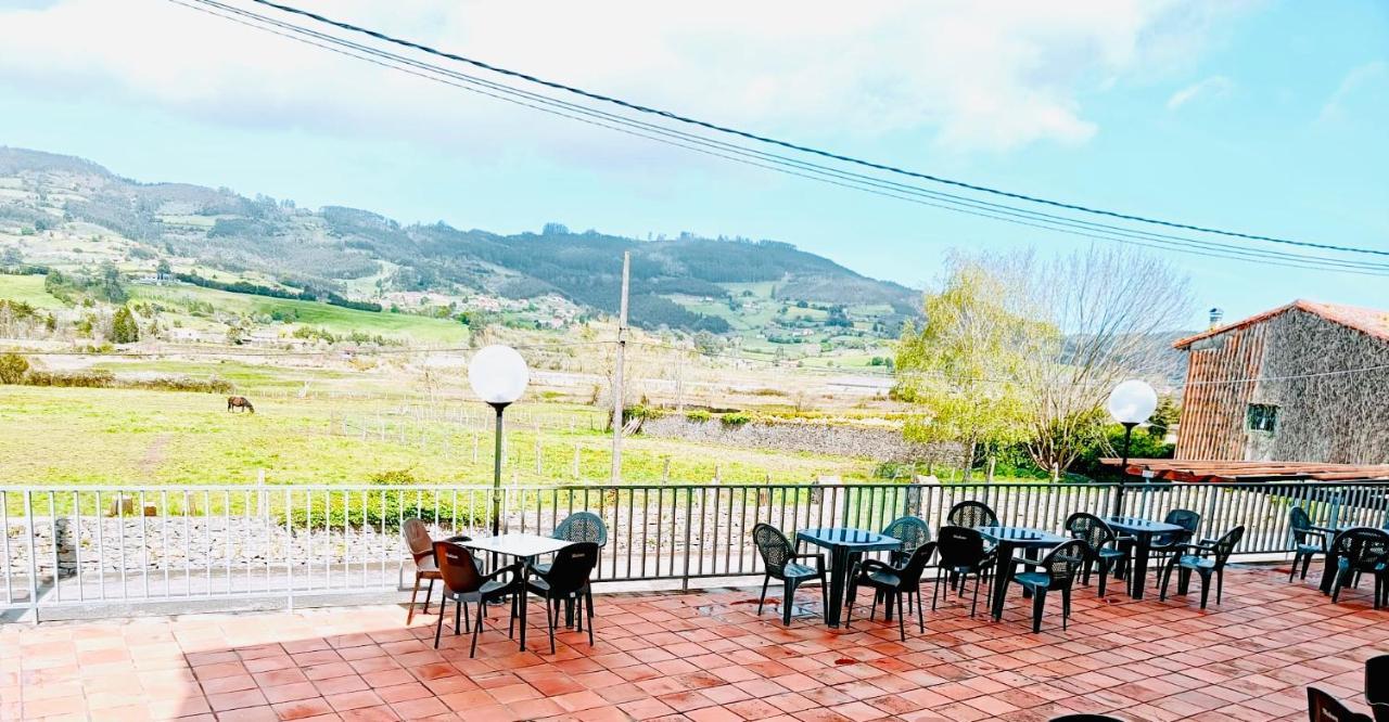Hotel Alameda Villaviciosa  Buitenkant foto