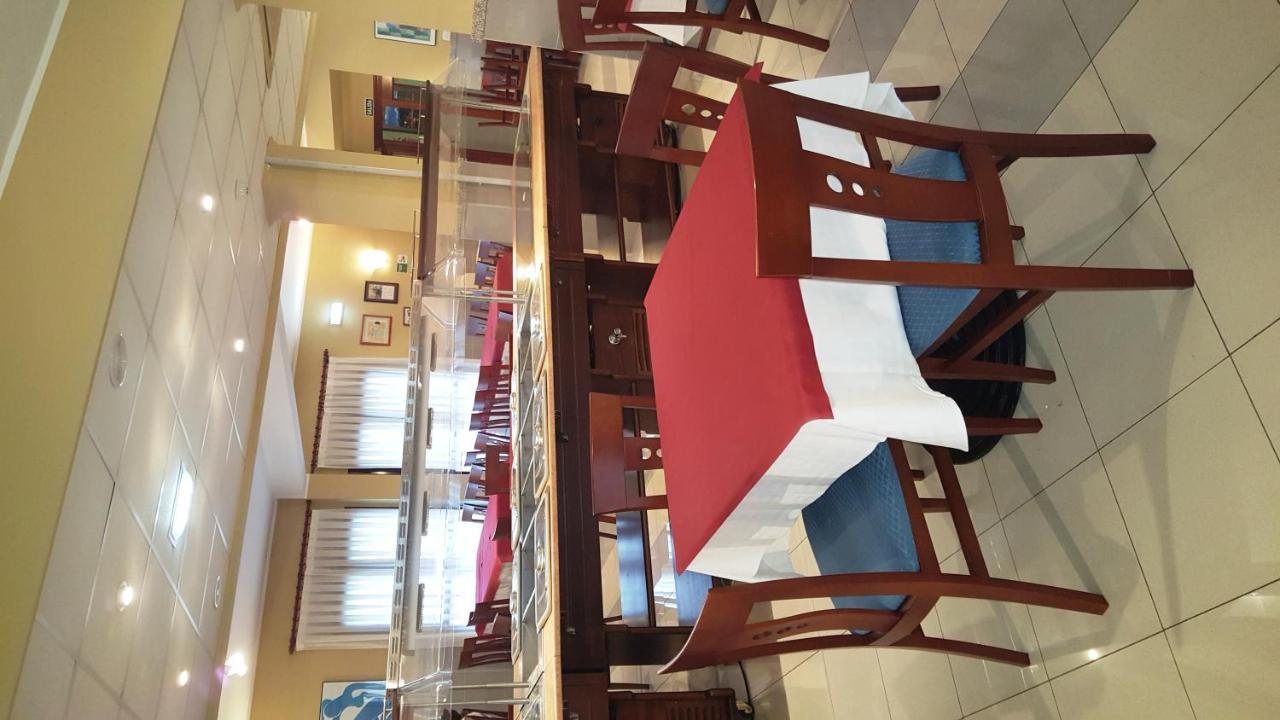 Hotel Alameda Villaviciosa  Buitenkant foto