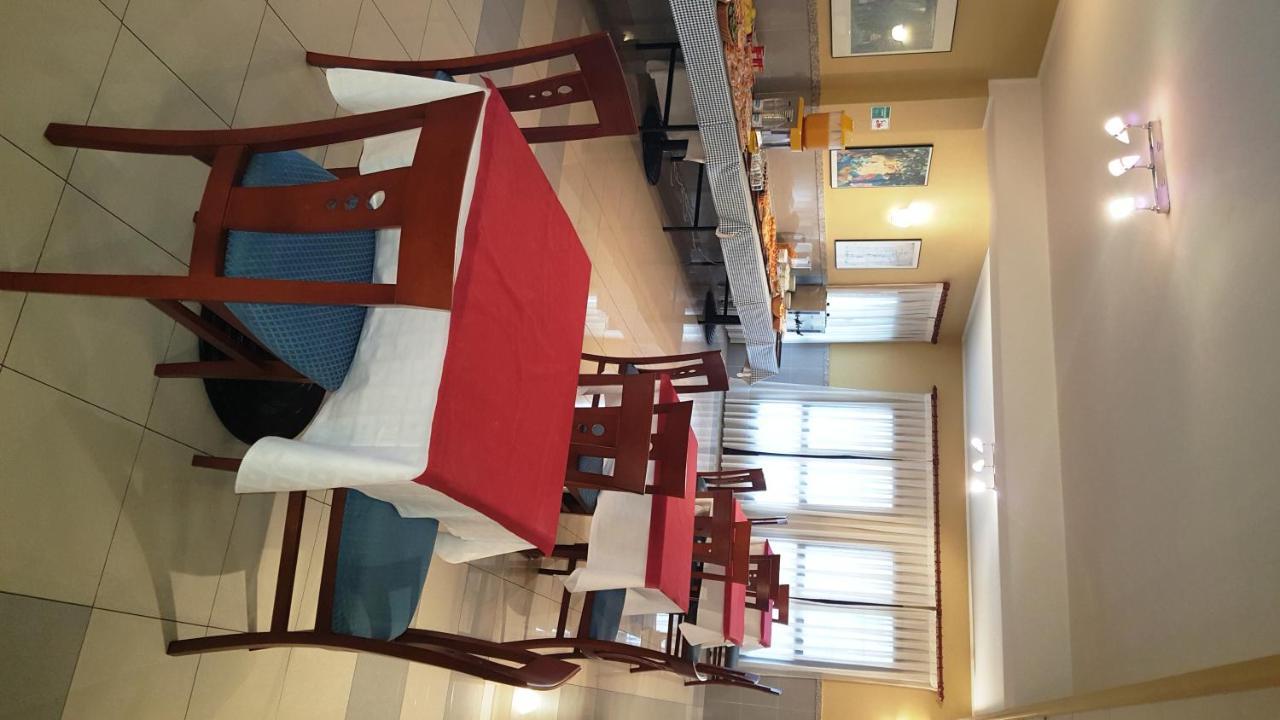 Hotel Alameda Villaviciosa  Buitenkant foto