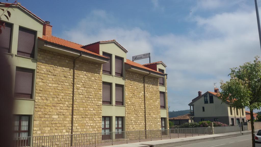 Hotel Alameda Villaviciosa  Buitenkant foto