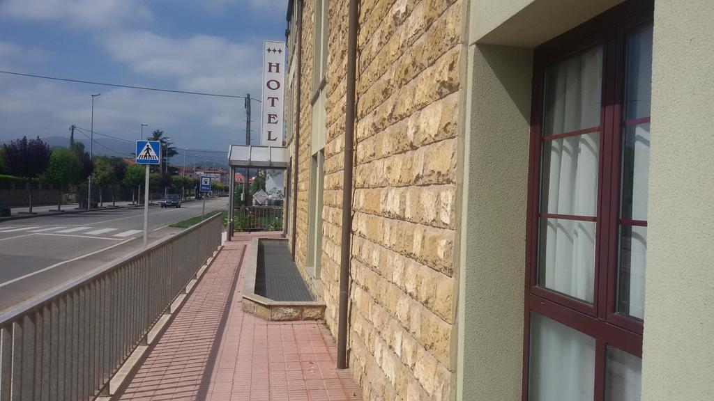 Hotel Alameda Villaviciosa  Buitenkant foto