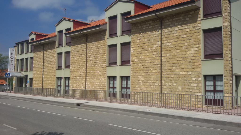 Hotel Alameda Villaviciosa  Buitenkant foto