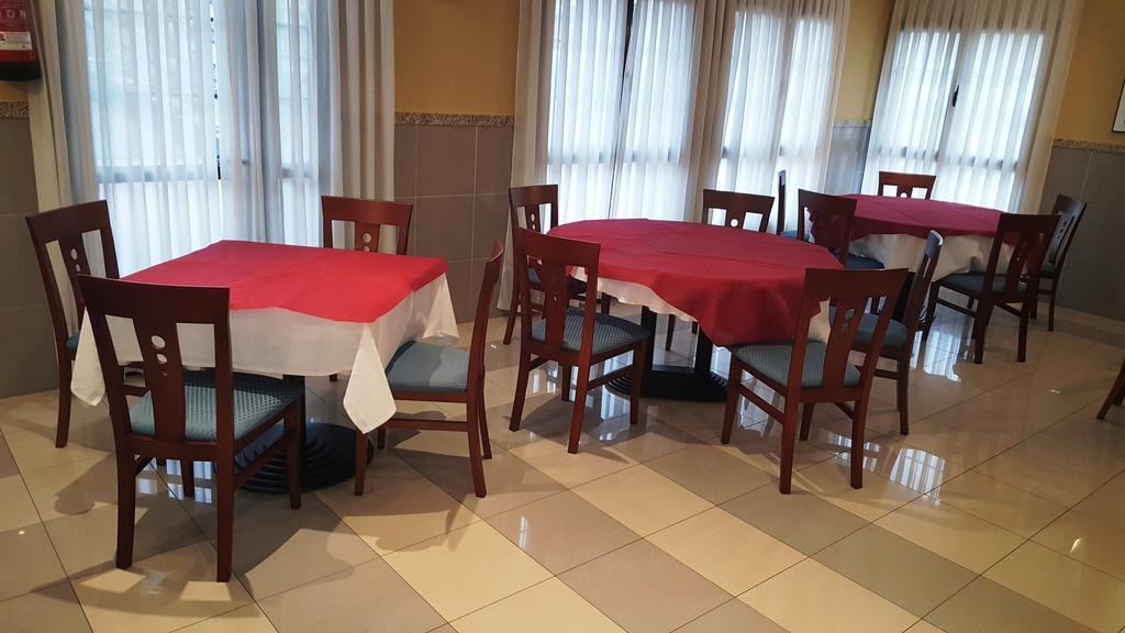 Hotel Alameda Villaviciosa  Buitenkant foto