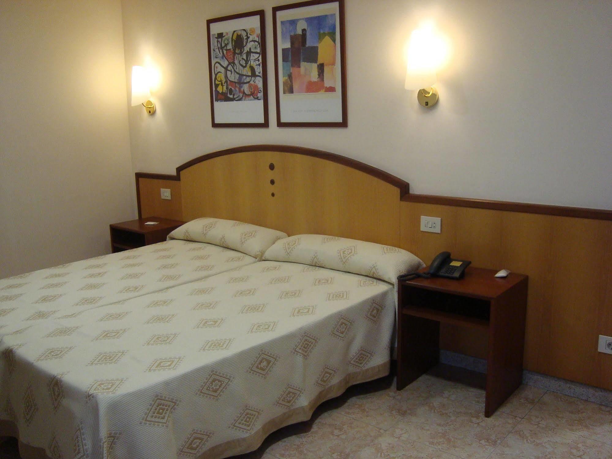 Hotel Alameda Villaviciosa  Buitenkant foto