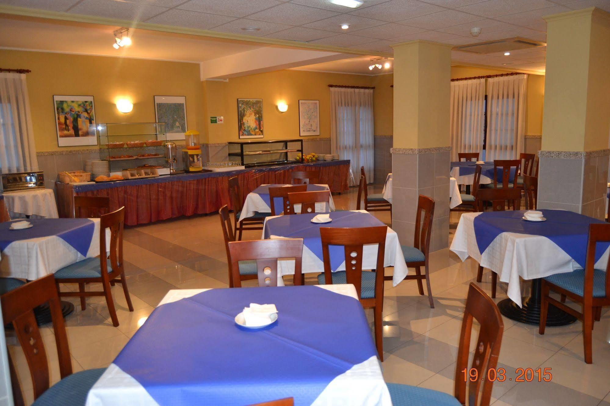 Hotel Alameda Villaviciosa  Buitenkant foto