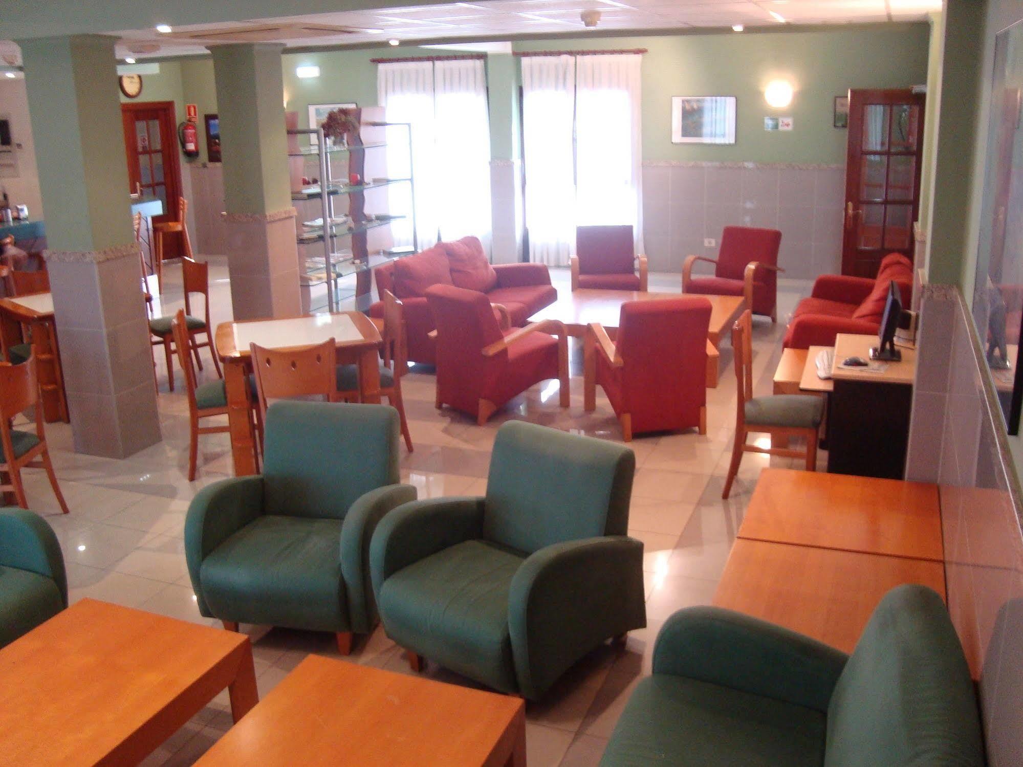 Hotel Alameda Villaviciosa  Buitenkant foto